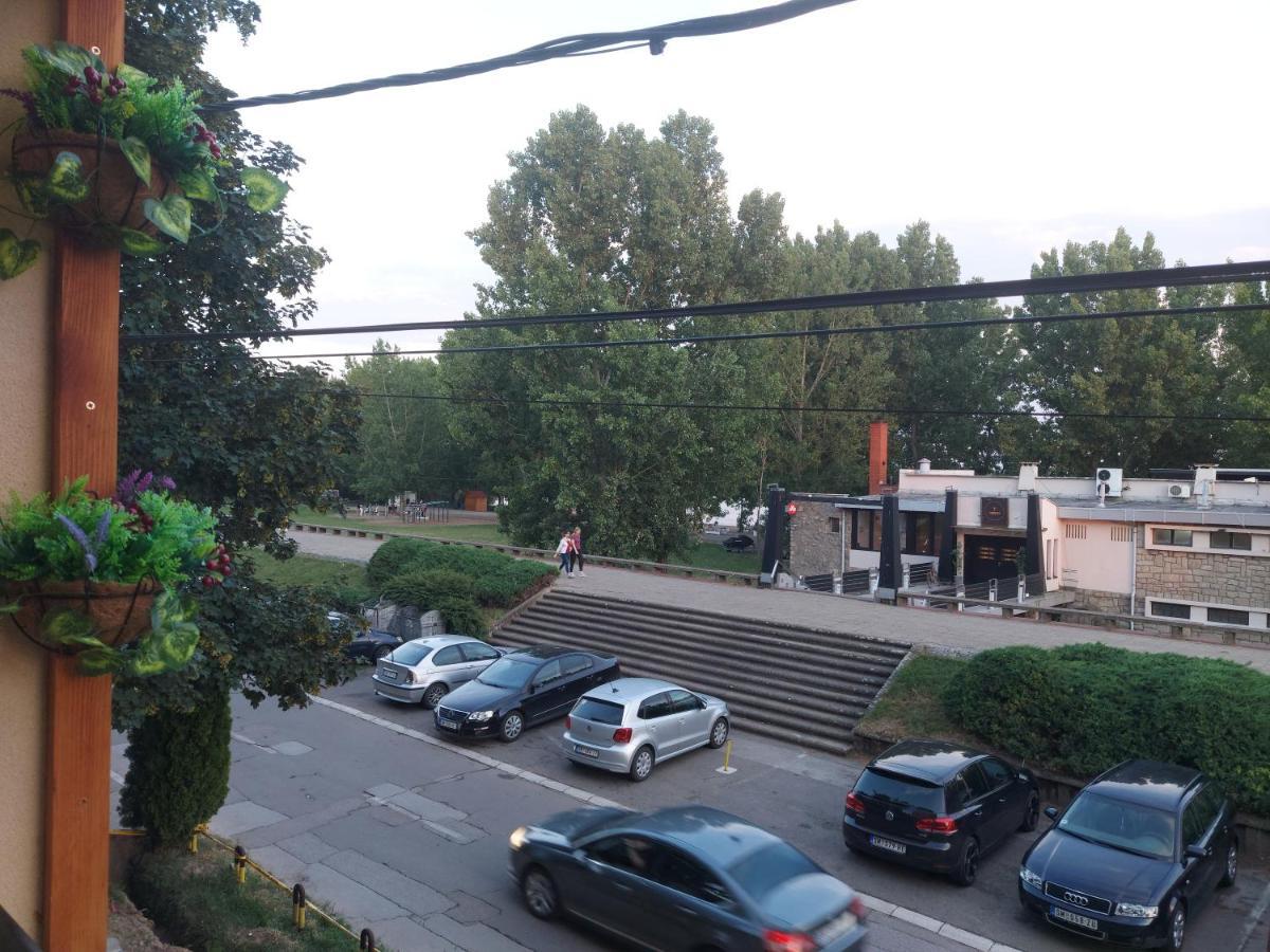 River Lux Sremska Mitrovica Extérieur photo