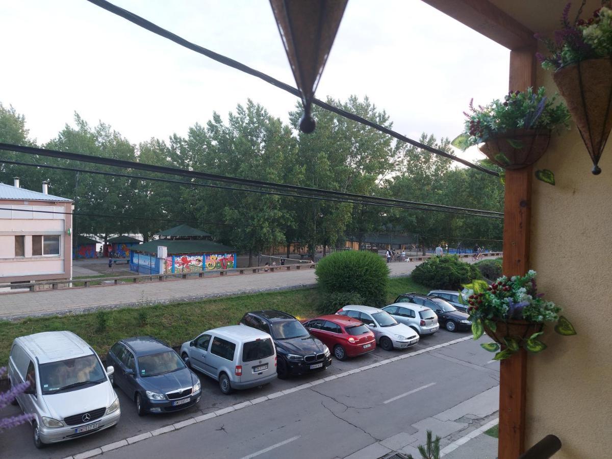 River Lux Sremska Mitrovica Extérieur photo