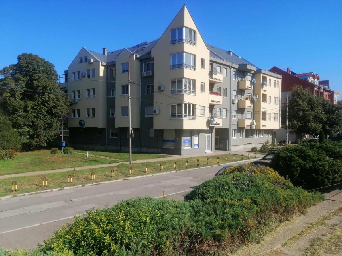 River Lux Sremska Mitrovica Extérieur photo