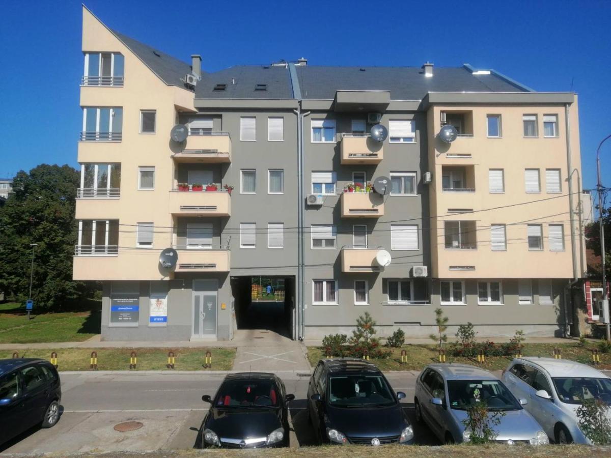 River Lux Sremska Mitrovica Extérieur photo